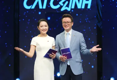 Thu Ha and Huu Bang   Become New Hosts of Take Off