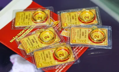 Giá vàng giảm gần 1 triệu đồng/lượng