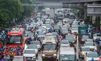 Hà Nội cần làm gì trước khi cấm xe máy chạy xăng trong Vành đai 1?