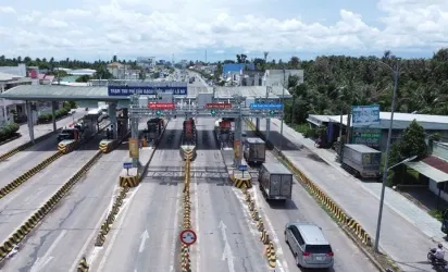 Chưa chuyển đổi tài khoản giao thông, hơn 3 triệu ô tô nguy cơ "mắc kẹt" tại trạm thu phí