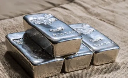 Giá bạc tiếp tục thiết lập kỷ lục mới, giá vàng ổn định