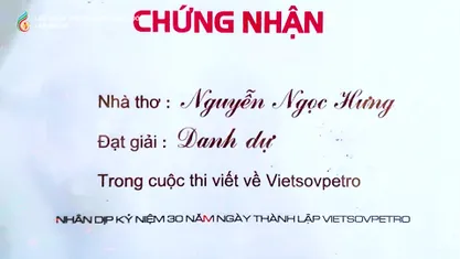 Ngiêng bóng chiều vẫn râm mát trời quê