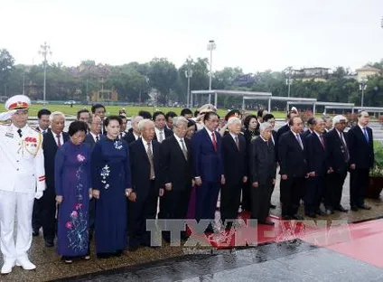 Leaders pay tribute to President Ho Chi Minh | VTV