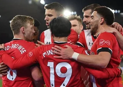 Leicester held by 10-man Southampton
