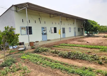 A man builds houses to help migrant workers