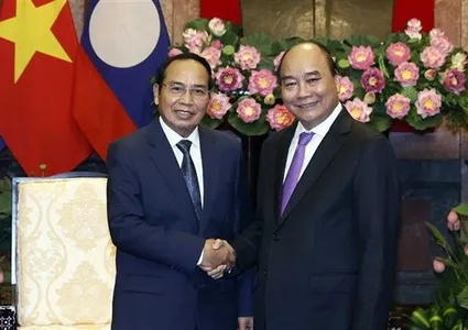 Vietnamese, Lao leaders hail significance of friendship year