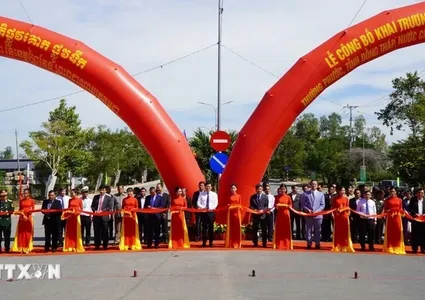 Thuong Phuoc – Kaoh Roka international border gate pair opens
