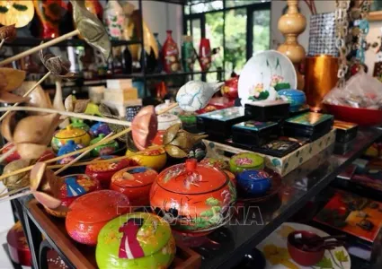 Hanoi boosts economy through craft village development