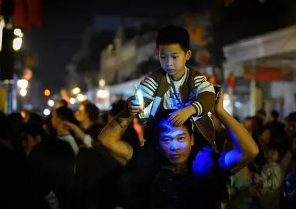 Vietnam saves 448,000 kWh during Earth Hour 2025
