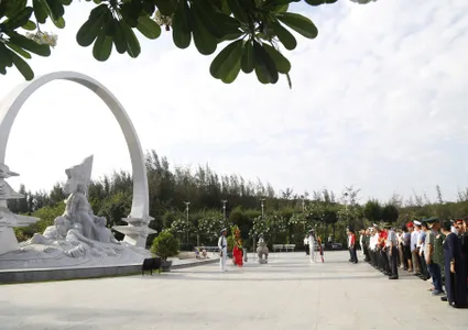 Vietnam Television Delegation Pays Tribute at Gac Ma Soldiers Memorial Site