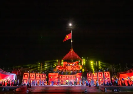 Live broadcast “Under the Glorious Flag”: Connecting three regions, with millions of hearts beating as one