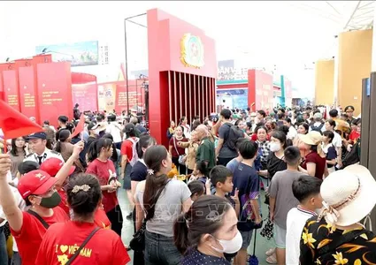 Exhibition on Vietnam's 80-year journey wraps up