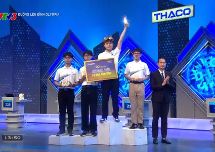 Hai Phong Schoolboy Wins Laurel Wreath at Road to Olympia Mount