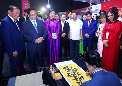 PM attends first Cultures of the World Festival in Hanoi