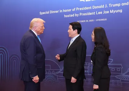 State President meets with US President, world leaders in RoK