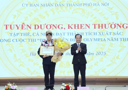 Hanoi honors Road to  Olympia  Mount   Champion Tran Bui Bao Khanh