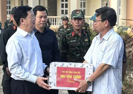 Deputy PM Mai Van Chinh visits typhoon-hit residents and schools in Dak Lak