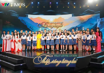 In Gratitude 2025: A Journey of Teachers “Lighting Up the Future” Through Powerful Real-Life Stories