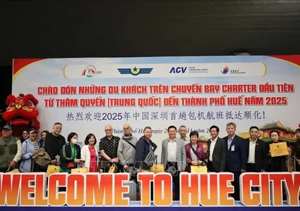 Hue welcomes first charter flight from China’s Shenzhen