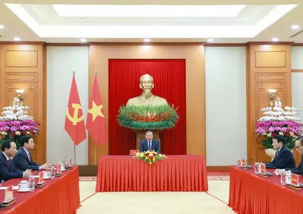 Russian President congratulates Vietnamese Party leader during phone talks