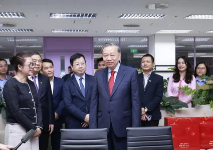 Party leader pays Tet visits to Vietnam Television, Voice of Vietnam
