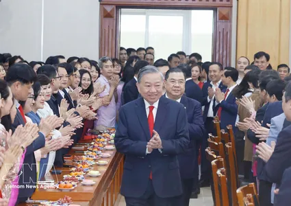 Top leader urges Party Central Committee’s Office to soon resume work after Tet break