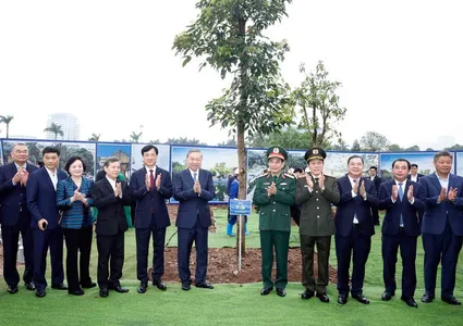 Party leader attends launch of tree planting festival in Ha Noi