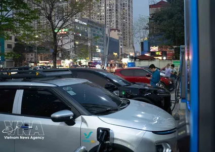 Hanoi residents embrace green transport alternatives
