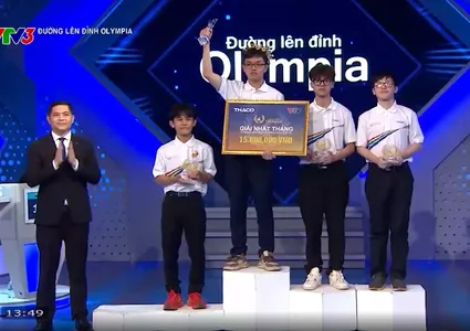 Quang Tri Schoolboy wins the laurel wreath of Road to Olympia Mount