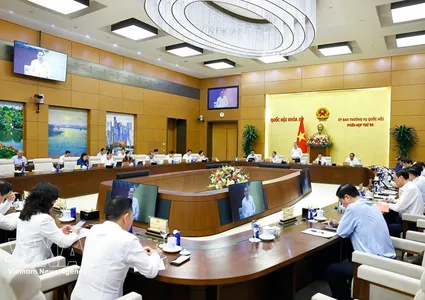 NA Standing Committee urges updated macro scenarios amid rising economic risks