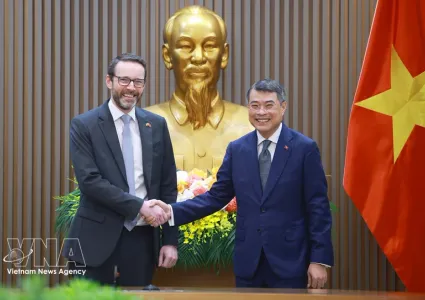 Vietnam attaches great importance to ties with UK: PM