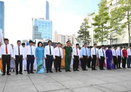 Ho Chi Minh City leaders pay homage to late leader on 136th birth anniversary