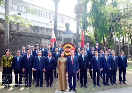 Top Vietnamese leader pays tribute to President Ho Chi Minh in Manila