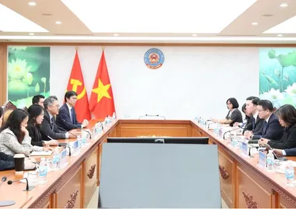 Vietnam, Bloomberg seek deeper ties to boost financial market development