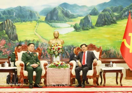 Vietnam, Laos strengthen political, defence ties