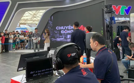 Khán giả háo hức trải nghiệm làm MC cùng Thái Trang -Hạnh Phúc tại gian trưng bày VTV