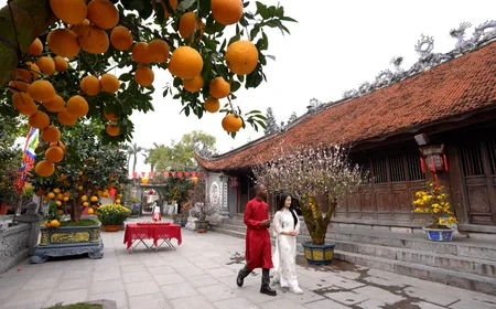 Praying at the temple | Speak like a local