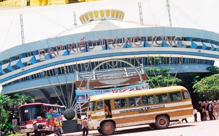 A promenade around Hanoi with Martín Rama | Talk Vietnam