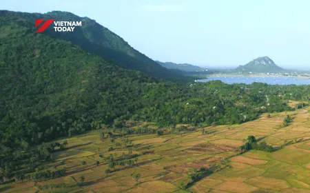 Where mountains echo on water | Vibes of Vietnam