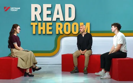 Read the room | Eyes on V