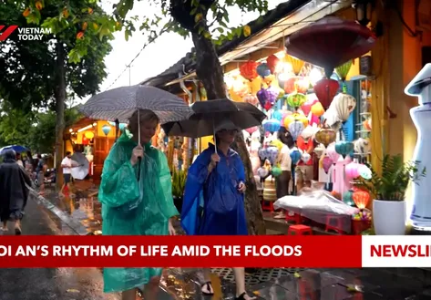 Hoi An’s rhythm of life amid the floods