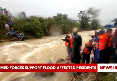 Armed forces support flood-affected residents