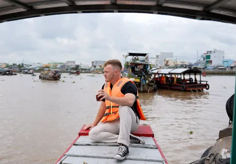 Sunrise on the Cai Rang floating market | Check-in guide