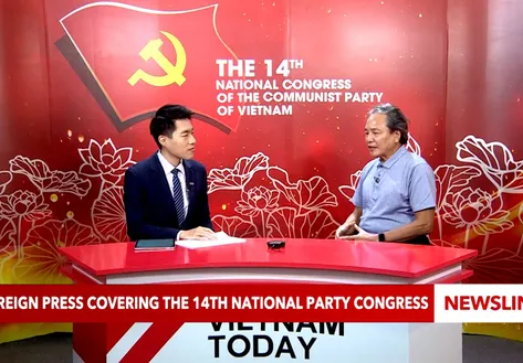 Foreign press covering the 14th National Party Congress