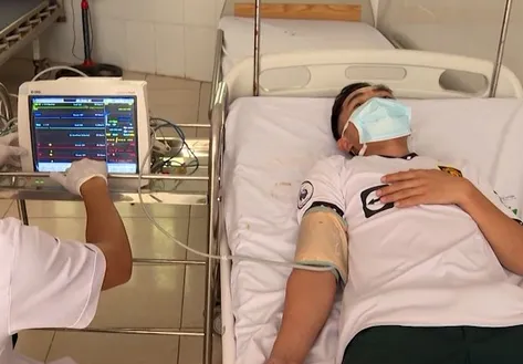 Soldiers in white coats in the Spratlys