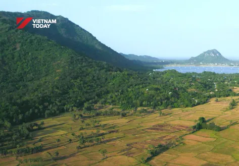 Where mountains echo on water | Vibes of Vietnam