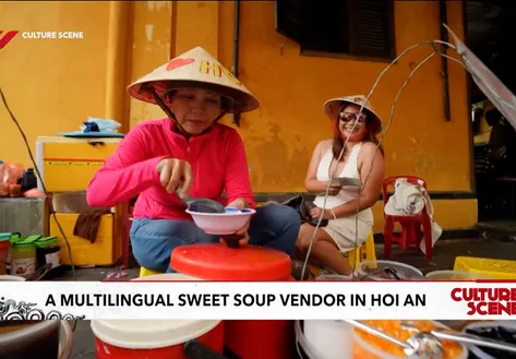A multilingual sweet soup vendor in Hoi An