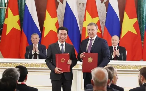Tổng Bí thư Tô Lâm và Tổng thống Nga V. Putin chứng kiến trao các văn kiện hợp tác