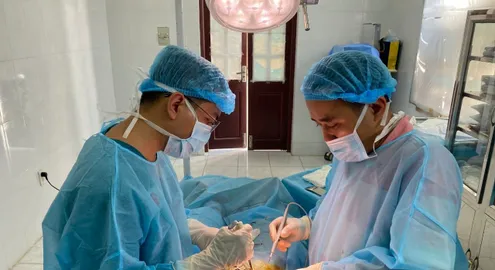 Bệnh xá đảo Song Tử Tây mổ cấp cứu ngư dân bị viêm ruột thừa cấp