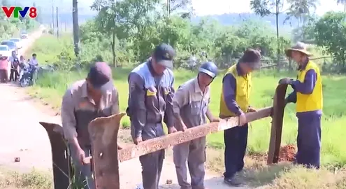 Bình Định: Rào đóng lối đi qua đường sắt không đảm bảo an toàn